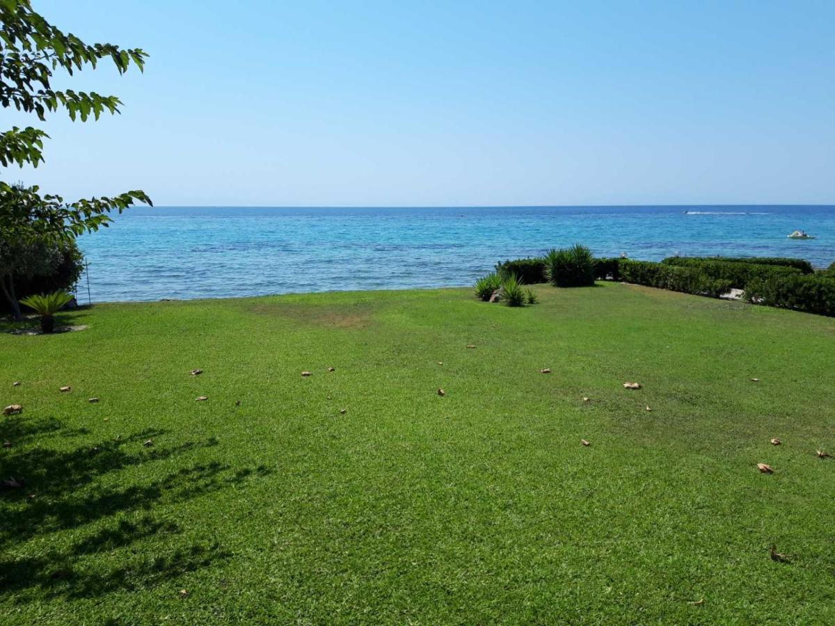 Villa 3Ω Nea Skioni Esterno foto