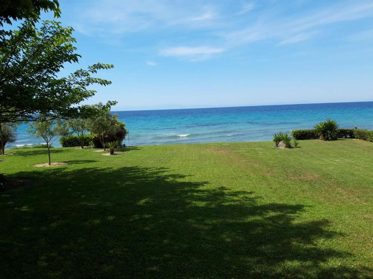 Villa 3Ω Nea Skioni Esterno foto